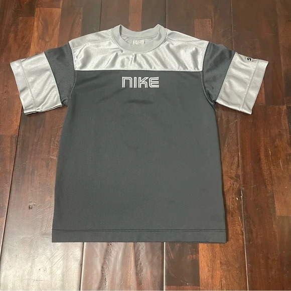 Vintage Nike Youth Boys Medium (10-12) Grey Shirt Embroidered Logo Gray Tag - Picture 1 of 8